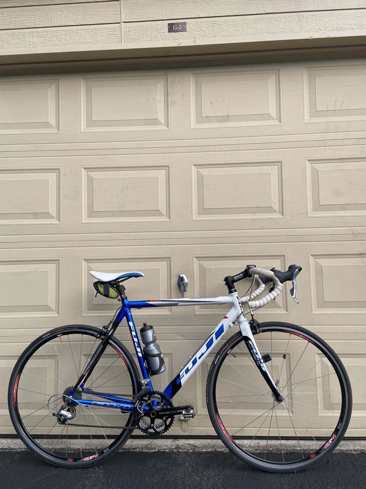 Fuji Roubaix Road Bike – 56cm – Shimano Tiagra – Carbon Fork Bicycle