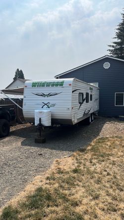 Travel trailer 26’ 2012