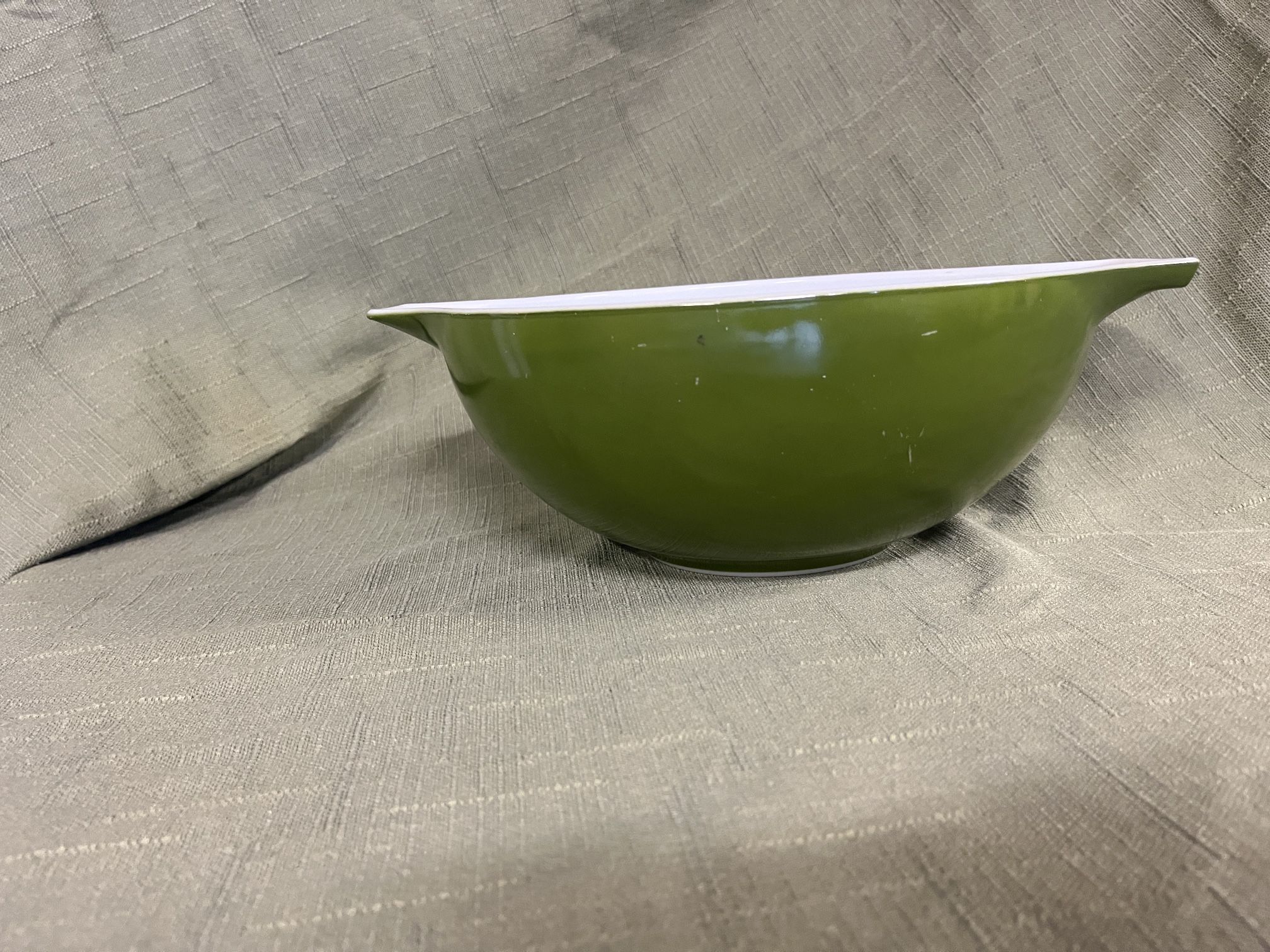 Beautiful Verde (green) #444 round mixing bowl