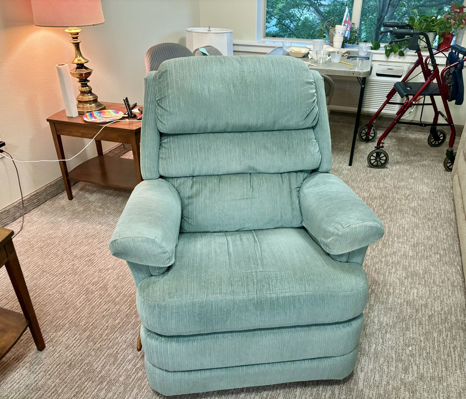 LA-Z Boy Recliner In Mint Condition!