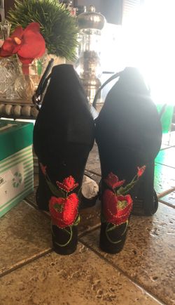 Black Flower Suede Heels Size 7