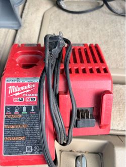 Milwaukee M18 / M12 Charger