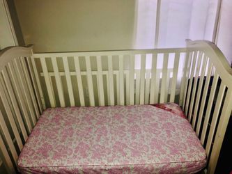 White crib with mattress included