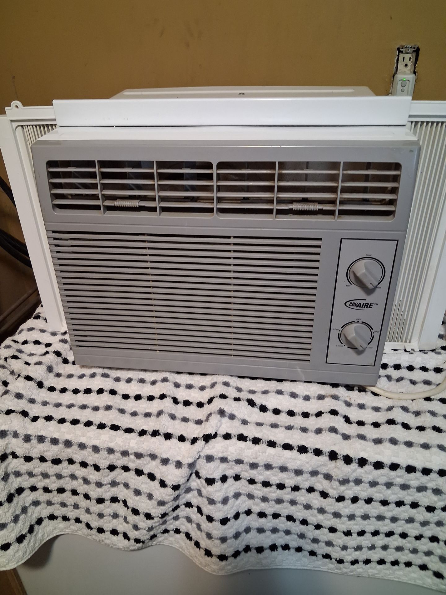 Pro Aire 5,050 btu air conditioner