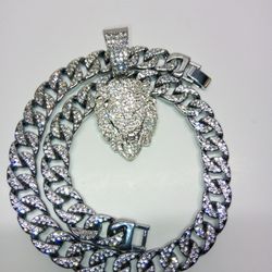 Brand New 18inch Chain With Pendant 