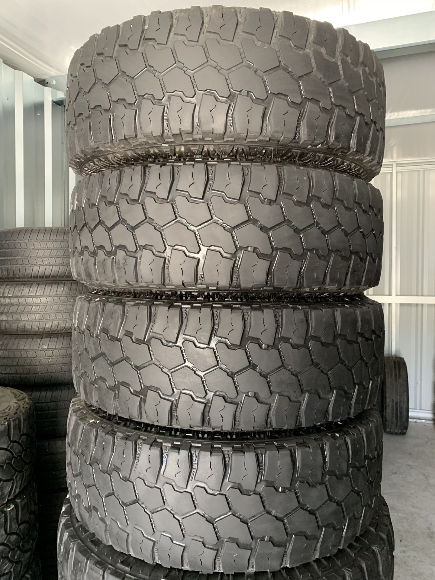 Set of used tires 285/75/16