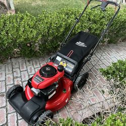 COMMERCIAL GRADE CRAFTSMAN / HONDA SELF PROPELLED LAWN MOWER 