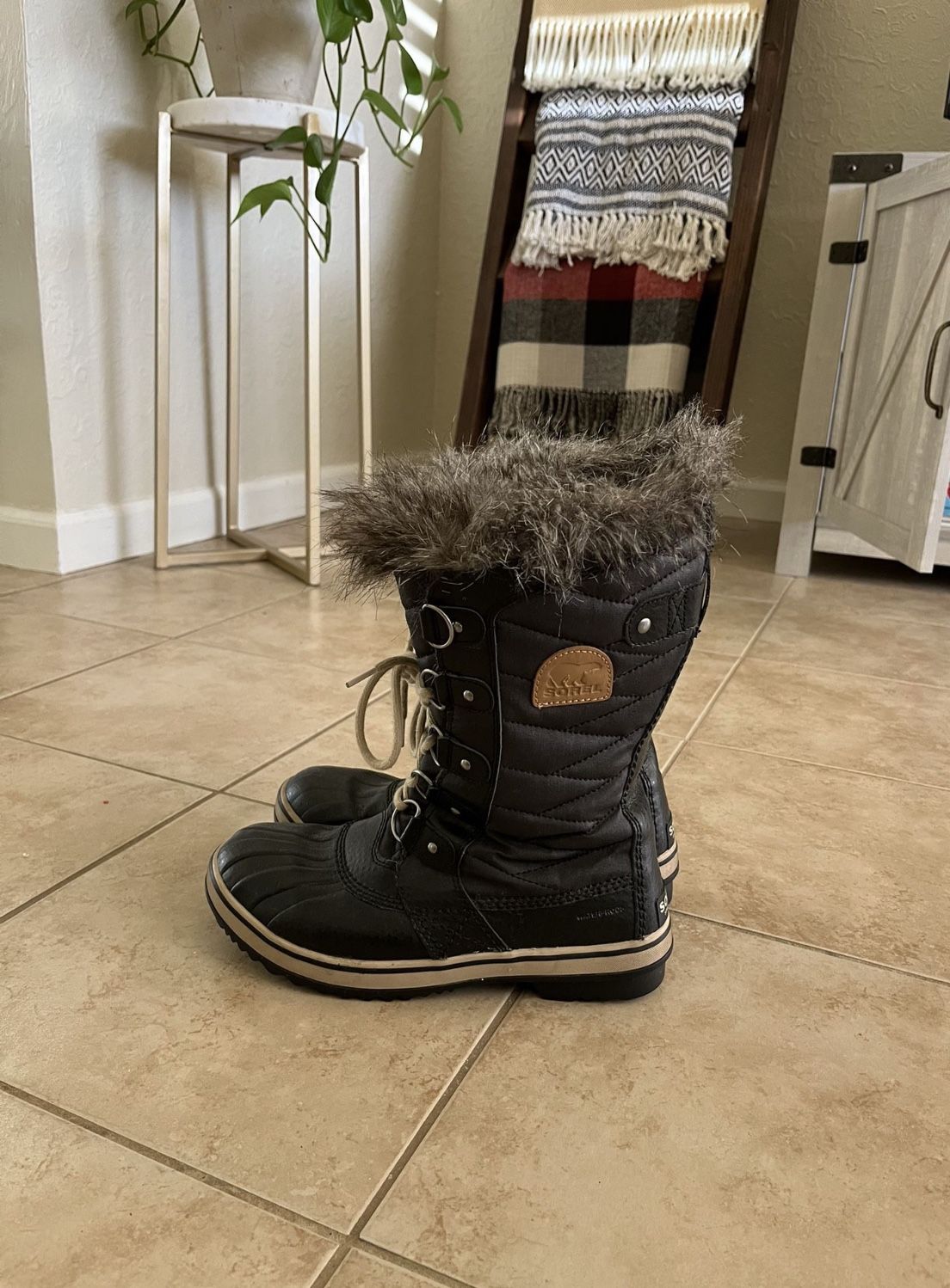 Sorel Women’s Snow Boots Size 8 for Sale in Citrus Heights, CA OfferUp