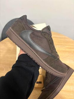 Jordan 1 low × Travis Scott Velvet Brown