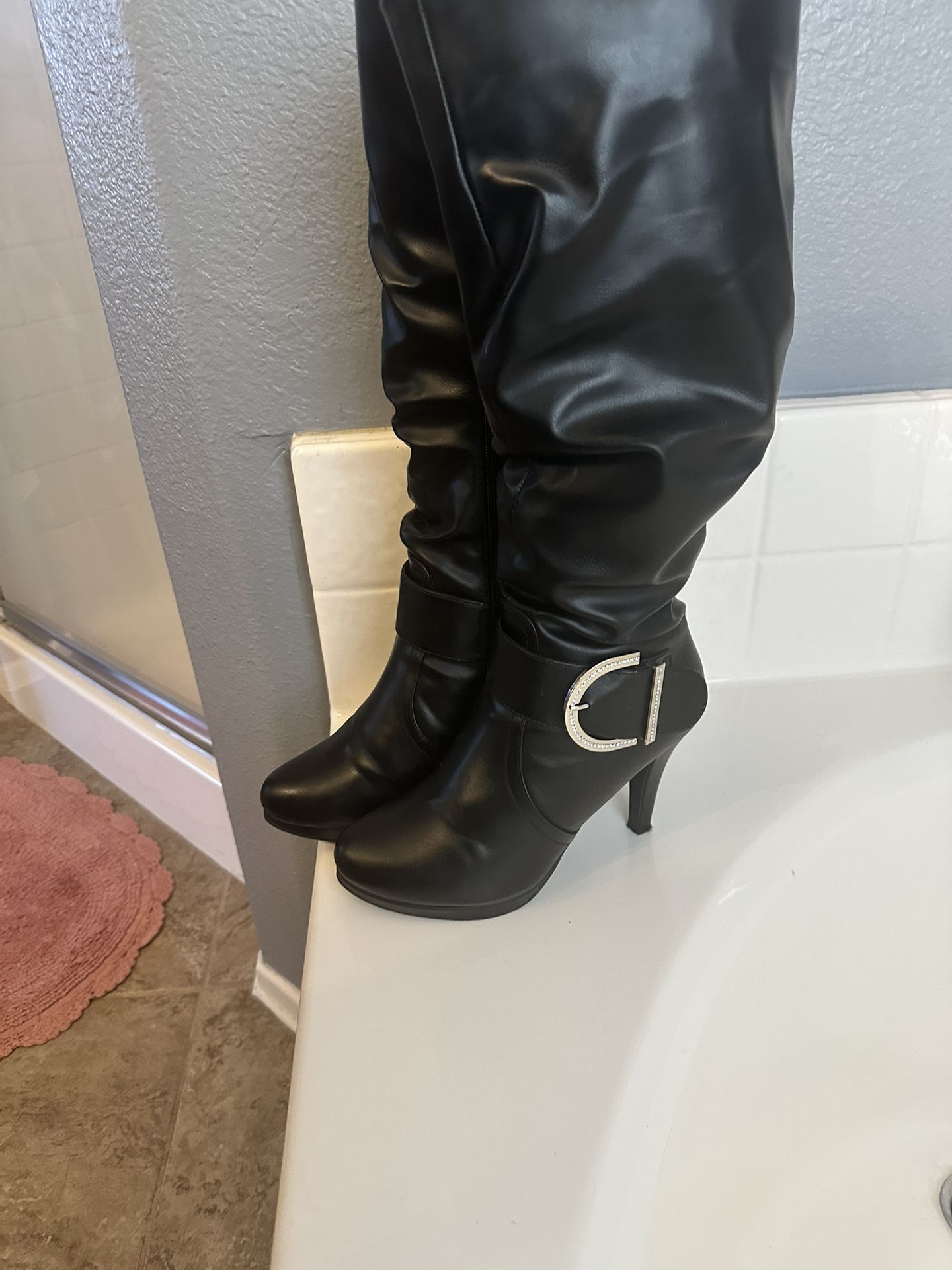 Women Boots Size 8
