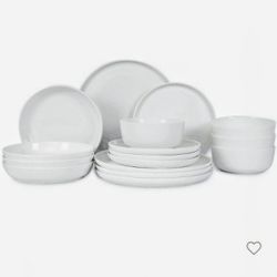 Dinnerware set