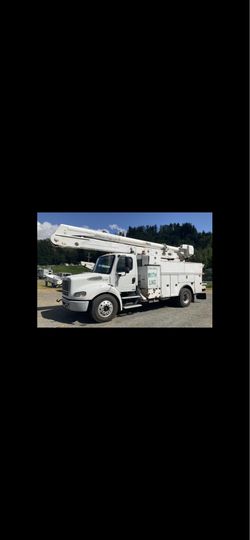Freightliner bucket truck