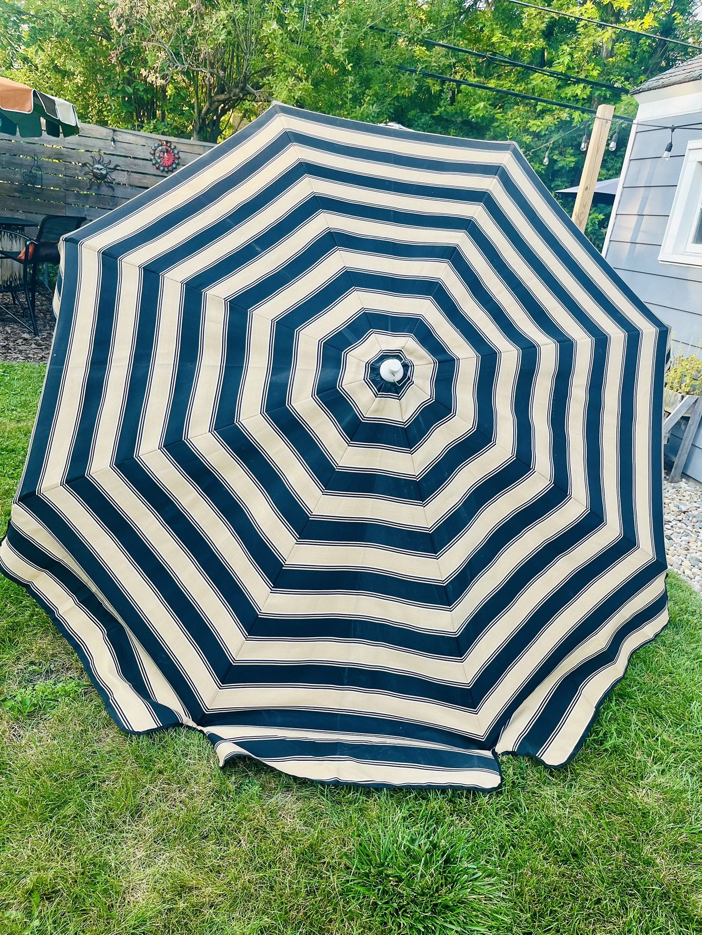 Arden Paradise patio umbrella & Base