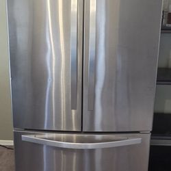 25 Cu. Ft Refrigerator *fully functional*