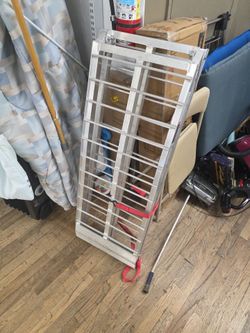 Durable aluminum folding ramp for easy transport.
To be used on a back of a truck, SUV, Vans etc.

750 lb capacity.

Cash only, local pickup up from H