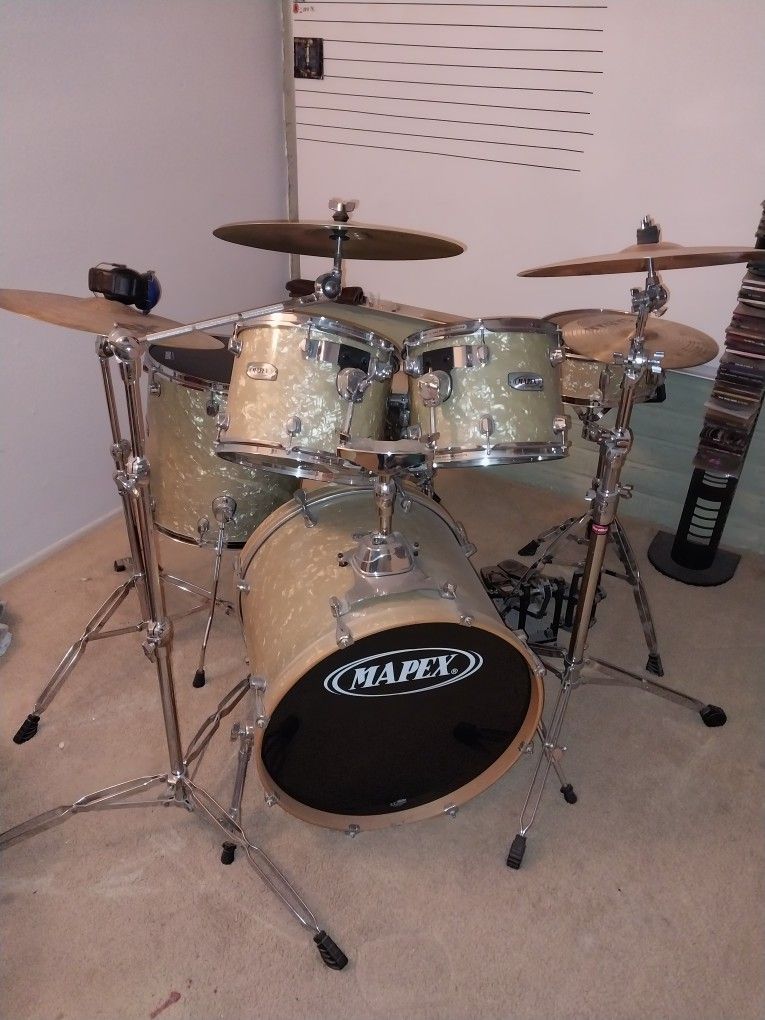 Mapex Pro M Series Drumset With Sabian Symbols