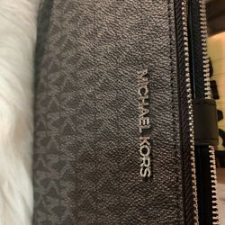 New Authentic! MK Large Double Zipper Wrist wallet. 