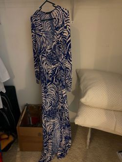 Floor length dress blue/white print dress size large never worn