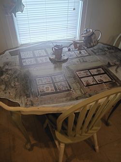 Dollhouse kitchen table