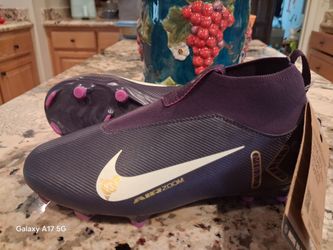 Soccer cleats us size 4youth