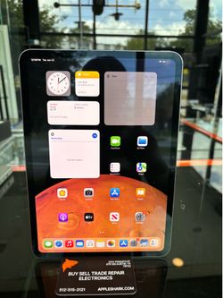 iPad Pro 11” (M4) 256GB Wi-Fi cellular! 90 Day warranty! We offer financing.