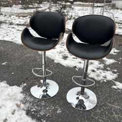 Scandi Style Black Curved Adjustable Swivel Bar Stools ~ Chrome Finish Metal Base