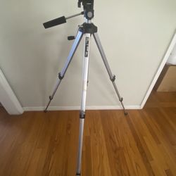 VINTAGE TRIPOD