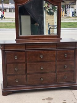 DRESSER WITH MIRROR 