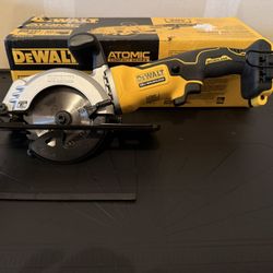 DEWALT ATOMIC™ 20V MAX* BRUSHLESS CORDLESS 4-1/2 IN. CIRCULAR SAW