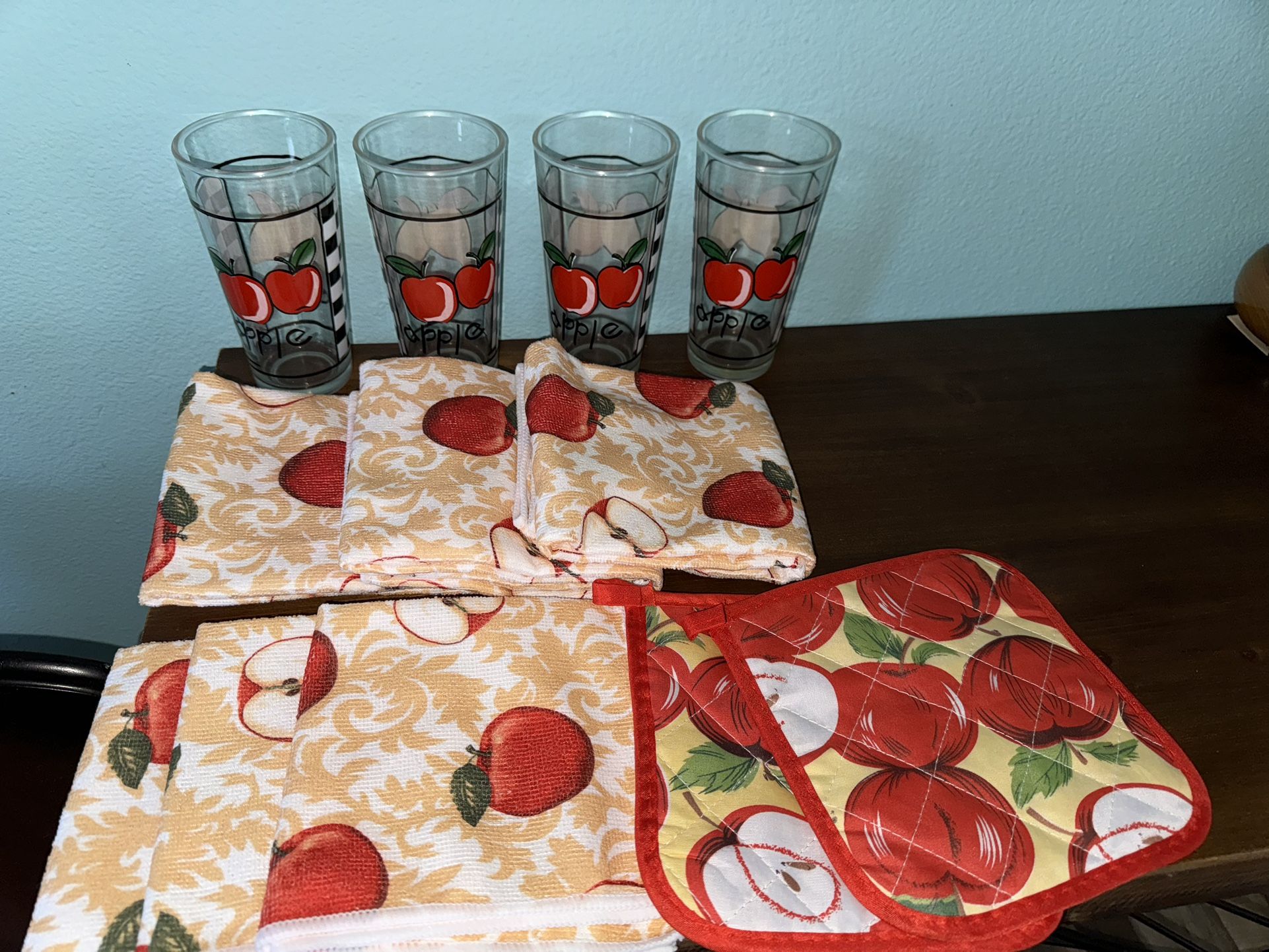 Apple (and Lemon) Themed Kitchen Set $17 OBO