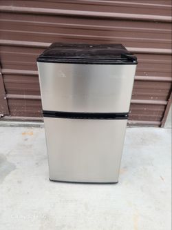 Vissani 2 door mini refrigerator