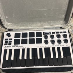 Akai MPK Mini MK3-25 keys  *NO USB CABLE INCLUDED*