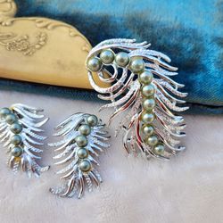 Vtg Sarah Coventry Gray Feathers Faux Pearl Silver Tone Brooch & Earring Set