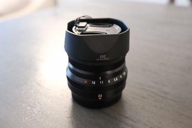 Fujifilm XF 35mm f/2 R WR Lens with JJC Lens Hood
