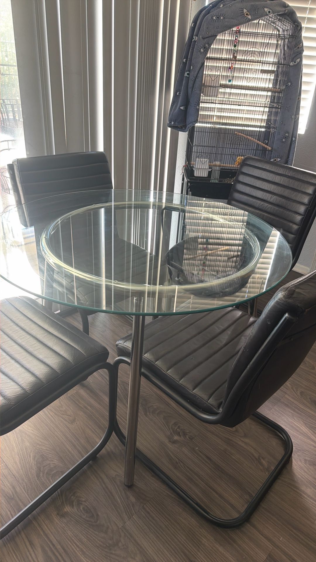 Glass Dining Table With 4 Leather Chairs