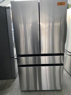 Samsung beautiful stainless steel refrigerator French door everything works perfectly first come first served 