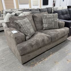 SOLETREN ASH LOVESEAT