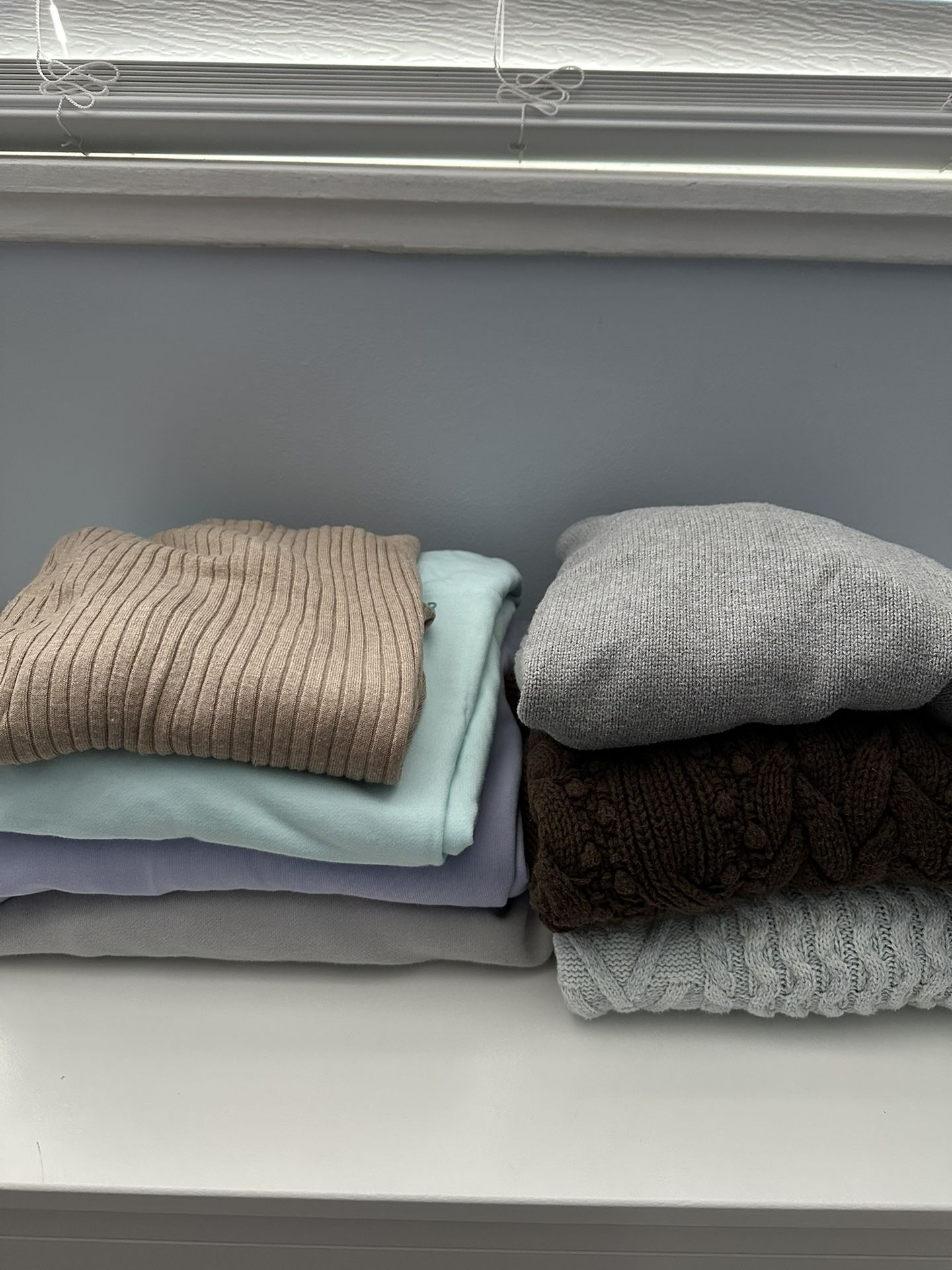 Sweaters & Hoodies Size Large