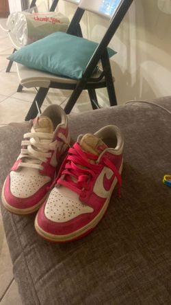 A little bit dirty light pink dunks A little bit dirty light pink dunks