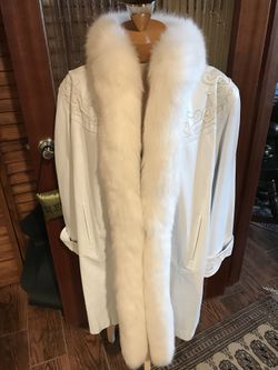 Embroidered white leather coat -new