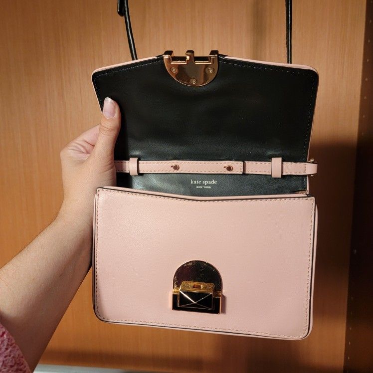 NEVE CONVERTIBLE FLAP CROSSBODY IN ROSY CHEEKS/BLACK/SPARROW