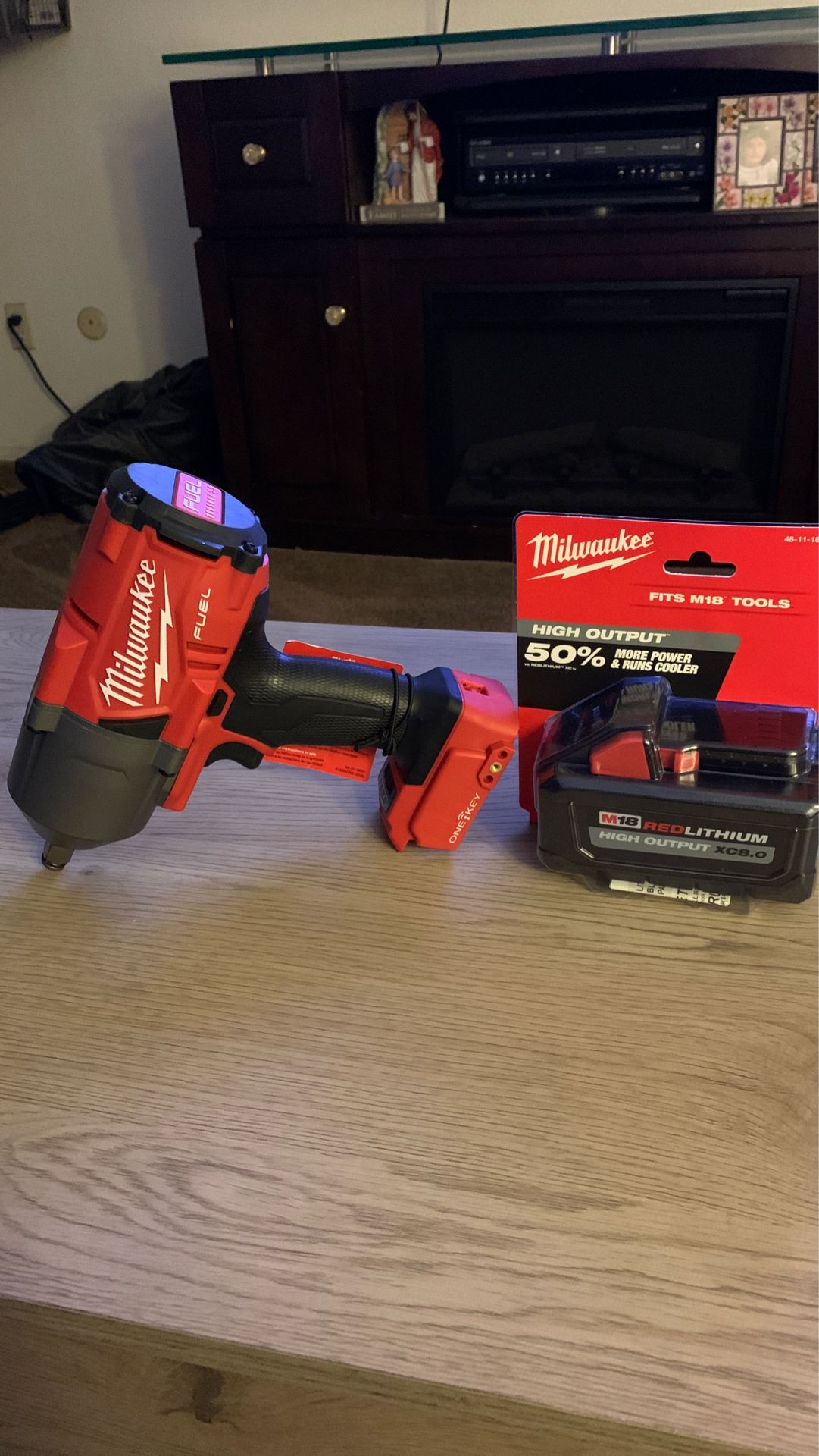 Milwaukee impact wrench with 8.0 battery