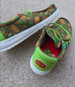 Hey Dude Wally Youth Shoes TMNT Green Pizza Size 3