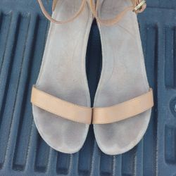 UGG Heel/Sandals Size 6.5