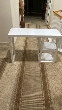 White Computer Desk/Great Condition