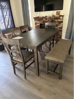 Dining table set