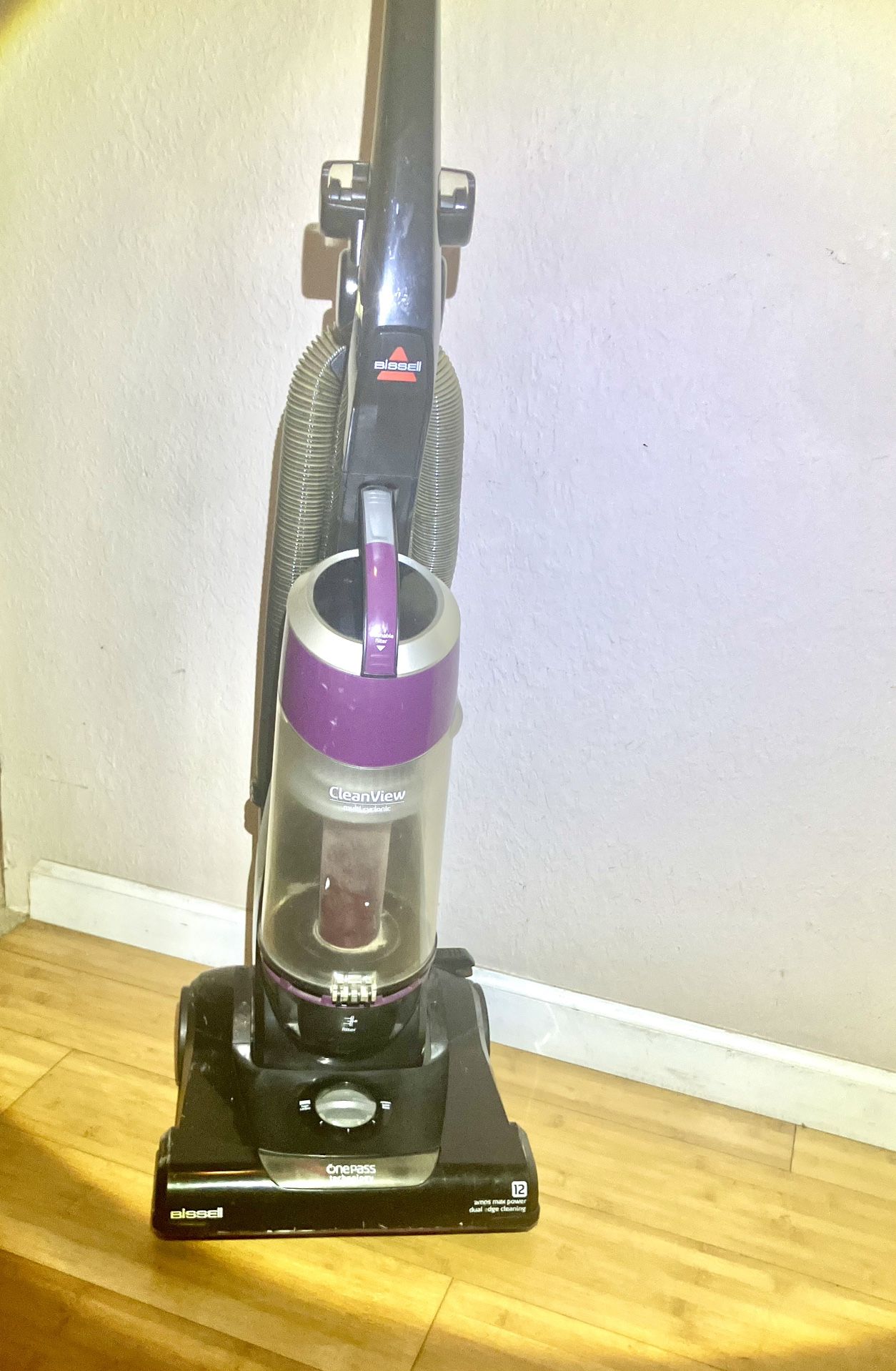 BISSELL Vacuum Excellent Condition One Owner No Pets
