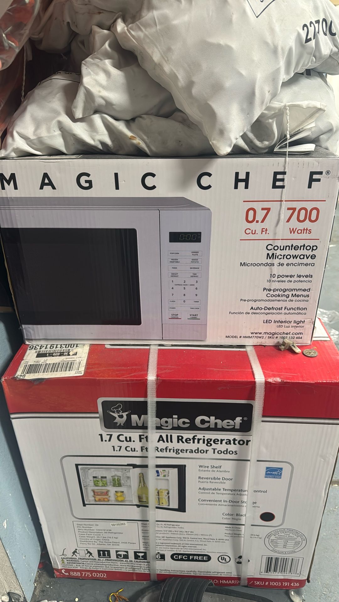 Magic Chef Microwave. New