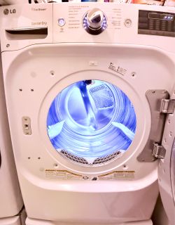 LG Large Gas Dryer With Turbo Steam- Great Condition!