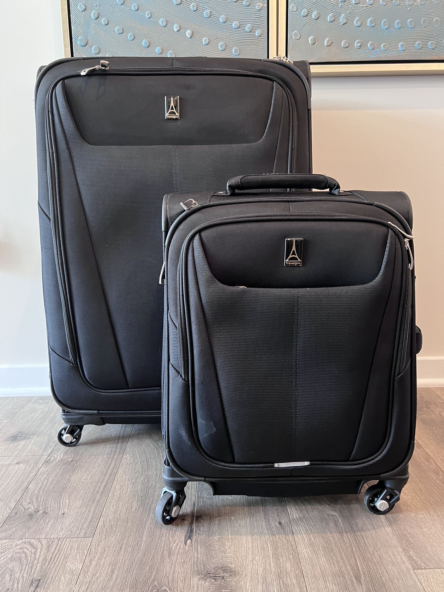 Travelpro Maxlite 5 Large Check-in Expandable Spinner and International Carry-on Expandable Spinner Luggage Set